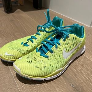 Nike Womens Free Run 5.0- Size 8